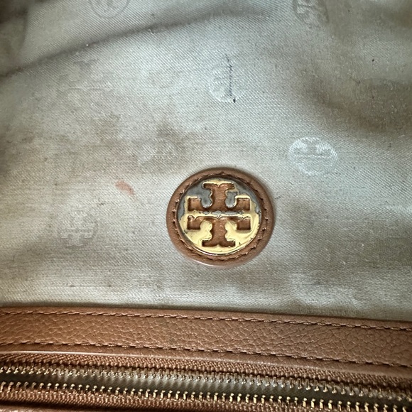 Tory Burch Amanda Hobo Bag Caramel Leather - Picture 12 of 17